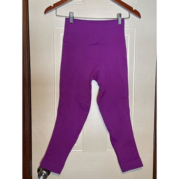 Lululemon Zone in Crop Purple Leggings Size 6 - Picture 7 of 15